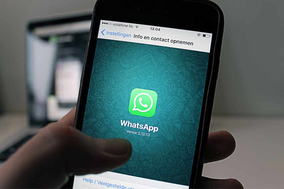 Cara Ngehack Whatsapp Orang. 3 Cara Sadap Pesan WA Jarak Jauh 2024 tanpa Scan tanpa Diketahui